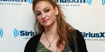 Preocupación de los famosos por las políticas de Biden y el miedo a la oposición pública