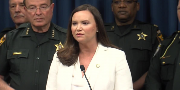 Florida contraataca a la presión para financiar tratamientos de cambio de sexo para menores