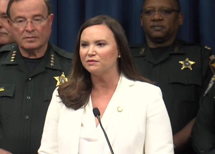 Florida contraataca a la presión para financiar tratamientos de cambio de sexo para menores