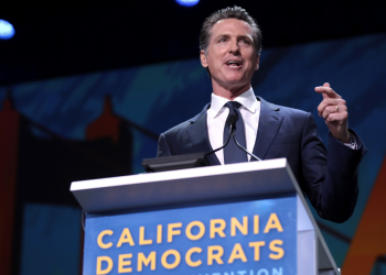 This image was originally posted to Flickr by Gage Skidmore at https://flickr.com/photos/22007612@N05/47998129127 (archive). It was reviewed on 4 June 2019 by FlickreviewR 2 and was confirmed to be licensed under the terms of the cc-by-sa-2.0.