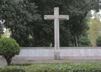 La Justicia considera irregular la retirada de la Cruz del Ribalta de Castellón (España)