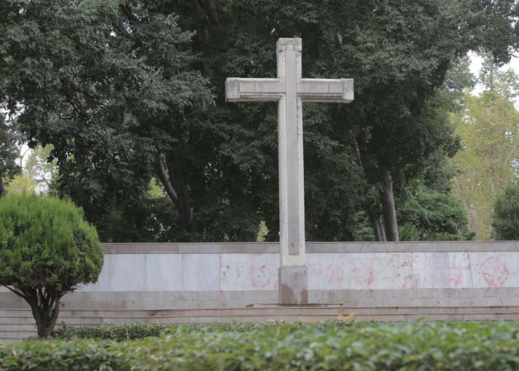 La Justicia considera irregular la retirada de la Cruz del Ribalta de Castellón (España)