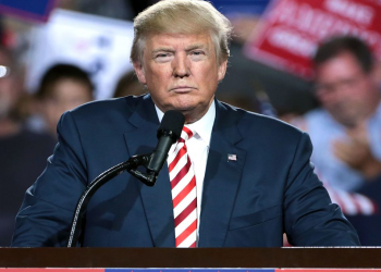 «Sólo Dios» se atribuye el mérito de salvar la vida de Trump, expresión que desata una oleada de comentarios