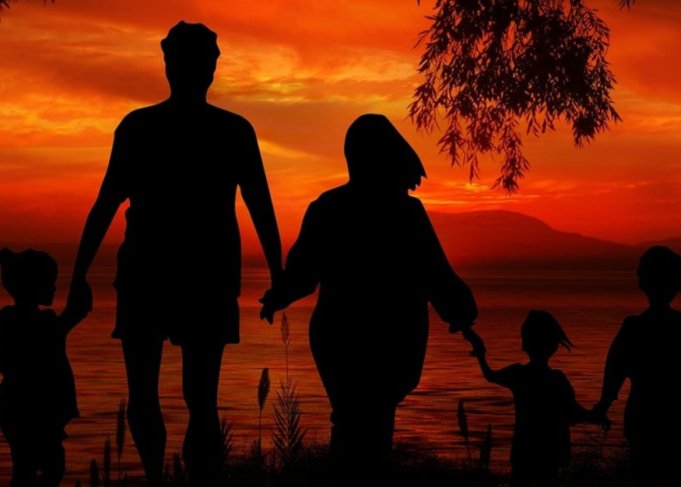 L’esodo senza precedenti di famiglie con bambini piccoli dalle principali città degli Stati Uniti è legato alle politiche urbane progressiste.