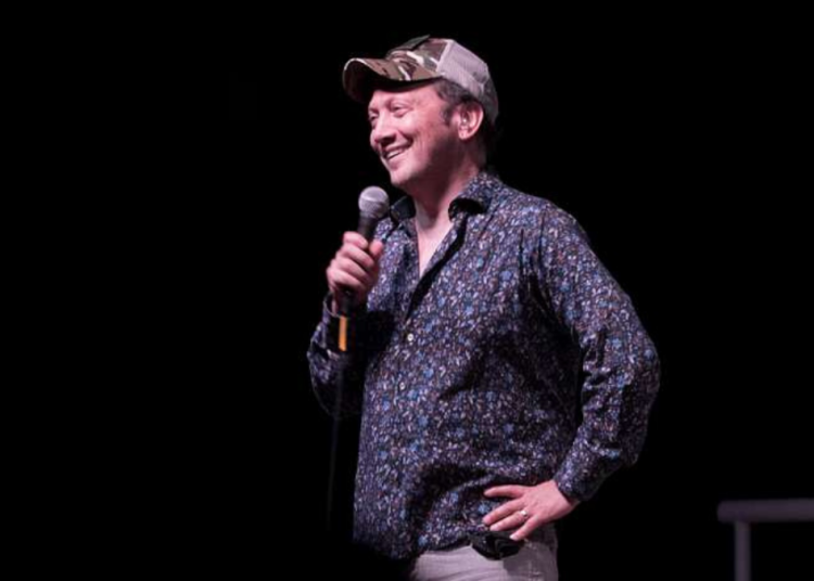 Komik Rob Schneider dzieli się osobistą podróżą do odnowionej wiary w wywiadzie dla Tuckera Carlsona
