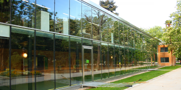 La Fundación Enraizados denuncia la denegación de un espacio para la presentación de un libro en una biblioteca municipal de Madrid por considerarlo “un acto religioso”