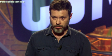 El presentador, Quequé anima a dinamitar la cruz del Valle y tirar piedras a sacerdotes pederastas