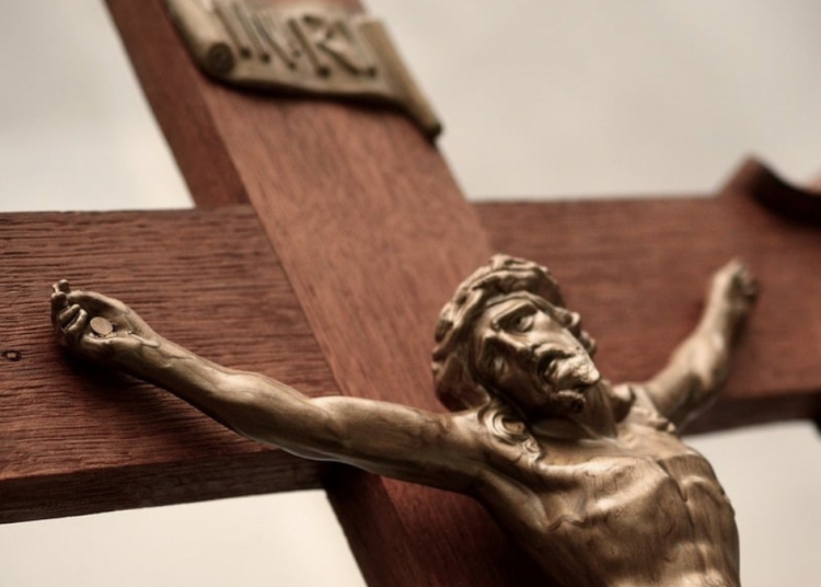 “Christ is King!”: Pro-life students disrupt Kamala Harris rally at University of Wisconsin–La Crosse