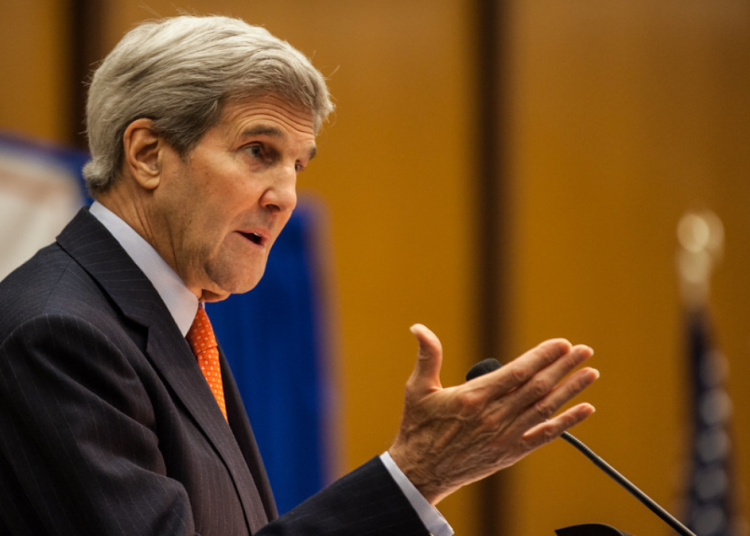 La Primera Enmienda podría ser un obstáculo en la lucha de los demócratas contra la desinformación climática según John Kerry