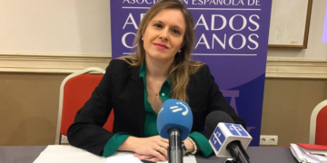 Querella contra un alcalde en España por cantar en las fiestas haciendo apología de la pederastia