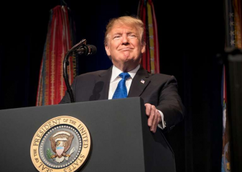 El presidente electo Trump promete poner fin a la «locura transgénero» en su primer día en el cargo