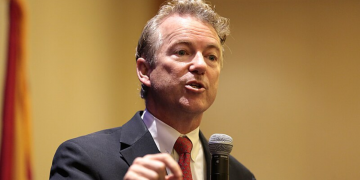 This image was originally posted to Flickr by Gage Skidmore at https://flickr.com/photos/22007612@N05/39642222564. It was reviewed on 12 June 2021 by FlickreviewR 2 and was confirmed to be licensed under the terms of the cc-by-sa-2.0.