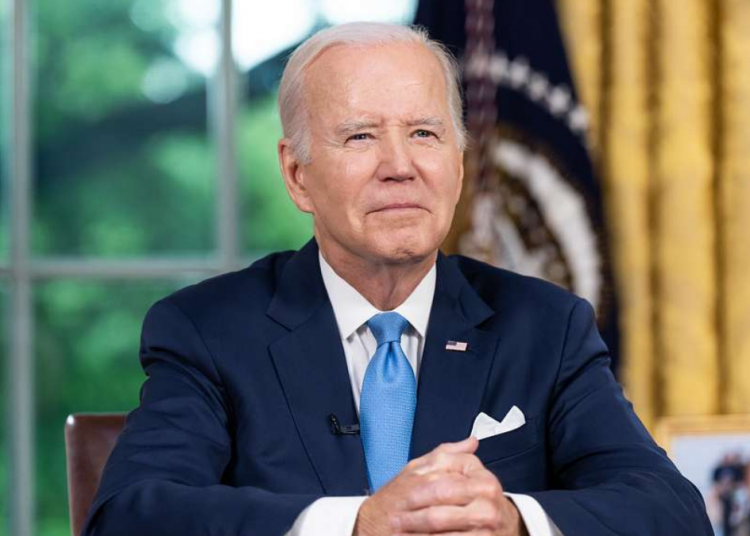 Le président Biden décerne la médaille présidentielle des citoyens à Eleanor Smeal, militante en faveur de l’avortement