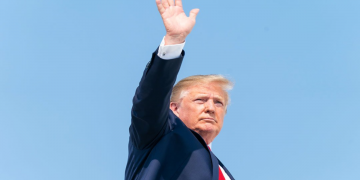 El congresista Mark Harris desafía la campaña de ACLU contra el voto de deportación de Trump