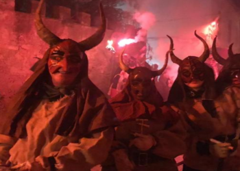 Abogados Cristianos pide la retirada de un cartel en el que se presenta al patrón de Palma de Mallorca mientras un demonio le hace una felación