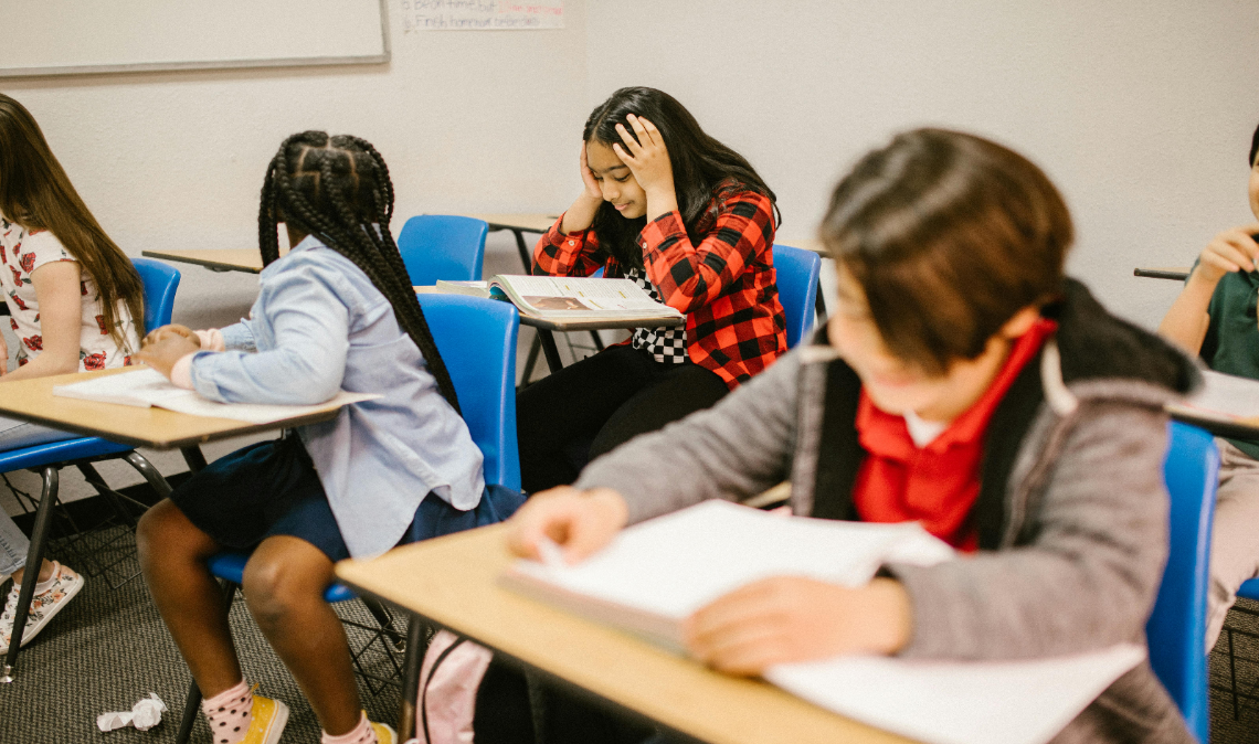 Madrid: Unos padres, solicitan la inhabilitación de una profesora que obligó a leer un libro de alto contenido sexual a niños de 11 años