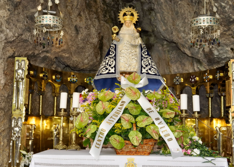 La justicia sigue adelante con las diligencias contra las organizadoras de la procesión de la “Santina Queer” en Gijón tras la denuncia de Abogados Cristianos