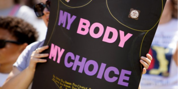 Abogados Cristianos pide la retirada del folleto “¿Cómo abortar en Barcelona si eres joven?” difundido por el Ayuntamiento