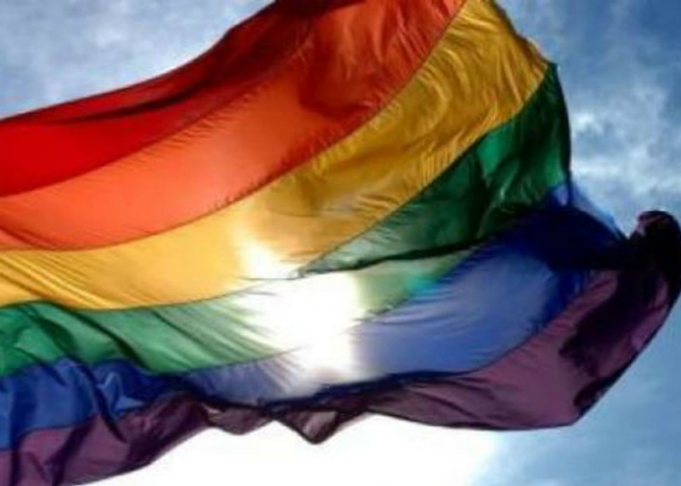 Abogados Cristianos lleva ante la Justicia al Ayuntamiento de Barcelona por discriminación al negarse a colgar la bandera de la familia