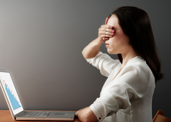 Abogados Cristianos pide explicaciones al obispo de Bayona por la actuación de la española que se subió a un altar y simuló masturbarse con un crucifijo