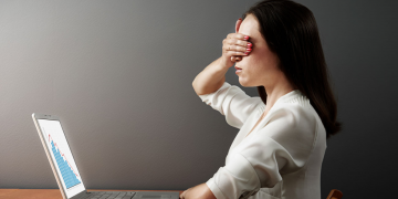 Abogados Cristianos pide explicaciones al obispo de Bayona por la actuación de la española que se subió a un altar y simuló masturbarse con un crucifijo