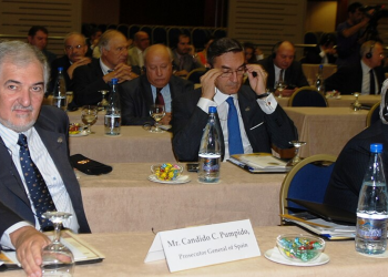 Querella contra Conde-Pumpido por no abstenerse en la deliberación de la Ley de Amnistía