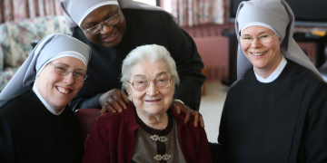 Las Hermanitas de los Pobres, atacadas por un tribunal federal