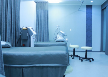 Un informe muestra cómo la Campaña de Derechos Humanos impone su ideología a los niños