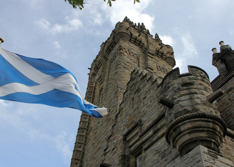 Escocia retira todos los cargos contra la abuela detenida en la «zona tapón»