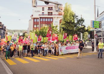Miles de personas se unen a la Marcha por la Vida en Zúrich a pesar de las restricciones