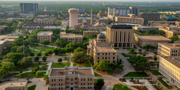 Un professeur de Texas A&M licencié pour un cours sur la « théorie queer » dans la littérature jeunesse