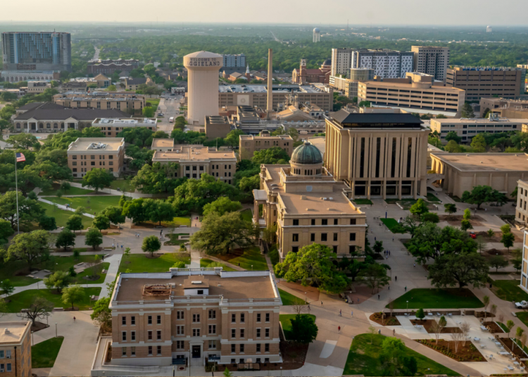 Un professeur de Texas A&M licencié pour un cours sur la « théorie queer » dans la littérature jeunesse