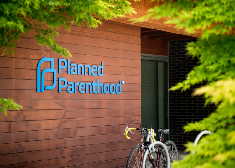 Savezni sud dopušta Trumpovoj administraciji blokiranje sredstava za Planned Parenthood