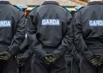 Mężczyzna zaskakuje policję w Irlandii, twierdząc, że jest psem