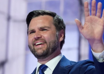 J.D. Vance presenta The Charlie Kirk Show y se compromete a combatir la violencia de la izquierda