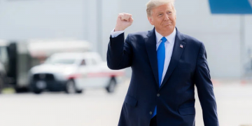 Administracja Trumpa nakłada opłatę w wysokości 100 000 dolarów na wizy H-1B