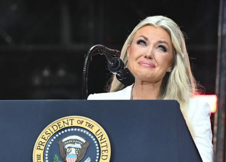 Erika Kirk verzeiht dem Mörder ihres Mannes bei der Gedenkfeier für Charlie Kirk