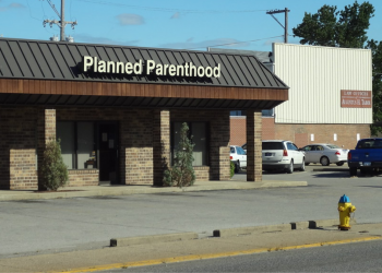Planned Parenthood podría deber mil millones de dólares en una demanda por fraude