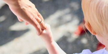 Trío homosexual autorizado a adoptar a un niño en Canadá