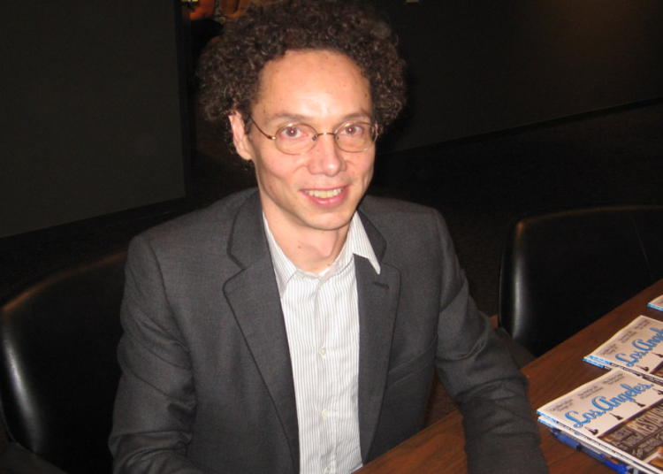 Malcolm Gladwell se retracta de su apoyo a los hombres en el deporte femenino