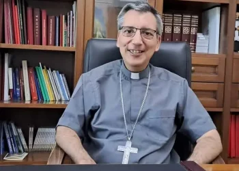 Más madera al fuego del diálogo: Astaná recupera la llama de Asís