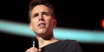 Ova je slika izvorno objavljena na Flickru od Gagea Skidmorea na https://flickr.com/photos/22007612@N05/52250567681. Dana 30. srpnja 2022. FlickreviewR 2 ju je pregledao i potvrdio da je licencirana pod uvjetima cc-by-sa-2.0.