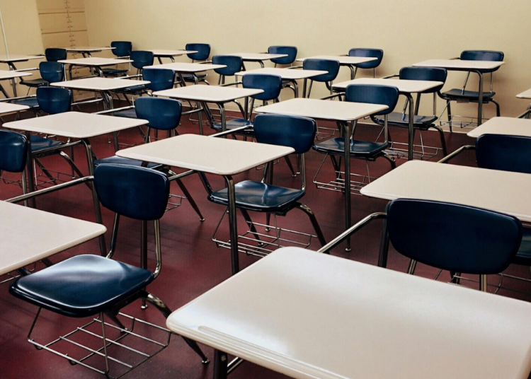 Insegnante della Virginia rischia una punizione per aver denunciato che la scuola ha agevolato un aborto