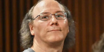 Uomo che ha confessato di aver ucciso i genitori si batte per il suicidio assistito