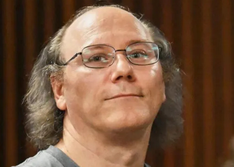 Uomo che ha confessato di aver ucciso i genitori si batte per il suicidio assistito