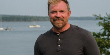 Кандидат в Сенат Грэм Платнер связан с крайне левой оружейной группой