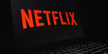 L’action Netflix continue de chuter en raison de la programmation transgenre