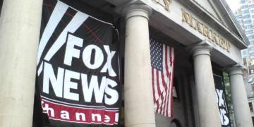 This image was originally posted to Flickr by mroach at https://flickr.com/photos/73569497@N00/247710031 (archive). It was reviewed on 20 April 2018 by FlickreviewR 2 and was confirmed to be licensed under the terms of the cc-by-sa-2.0.