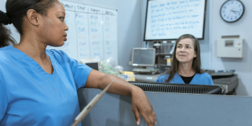 Des infirmières britanniques font l’objet d’une enquête juridique après avoir refusé de se changer devant une infirmière transgenre