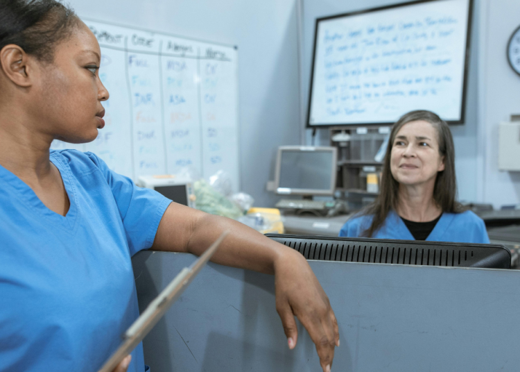 Des infirmières britanniques font l’objet d’une enquête juridique après avoir refusé de se changer devant une infirmière transgenre